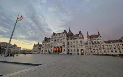 Parlamento de Hungría (y Plaza Kossuth Lajos)